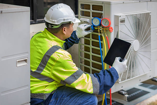 Professional Hvac technician working in Elkridge, MD